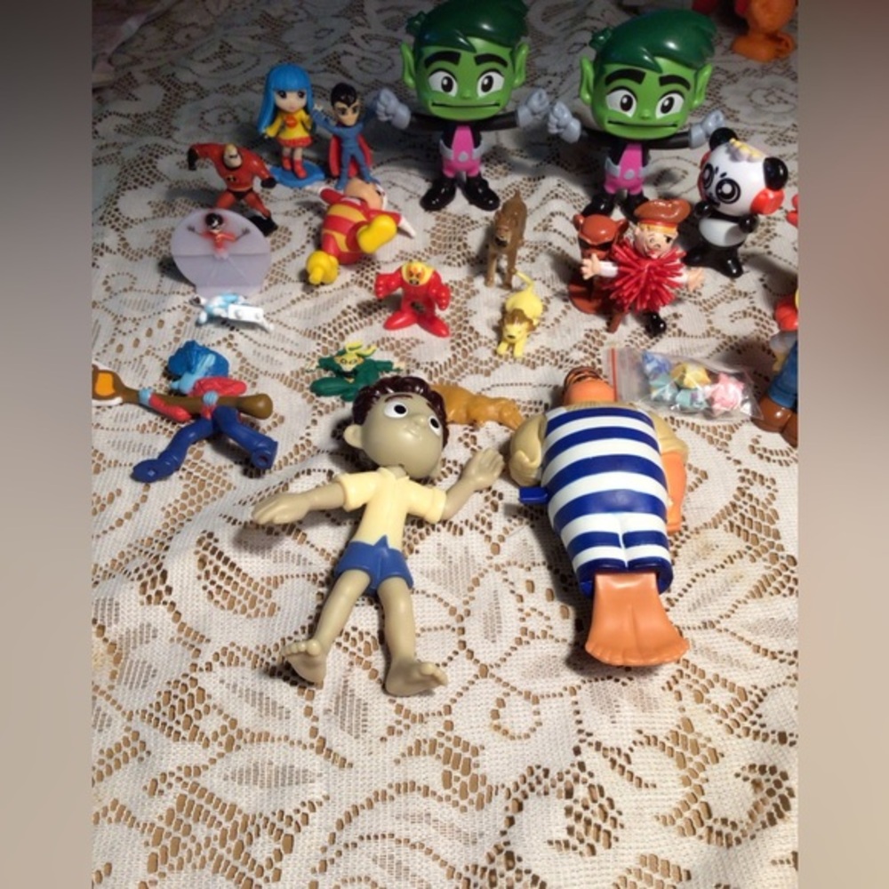 A LOT A RANDOM MINI TOYS and 2 Bigs